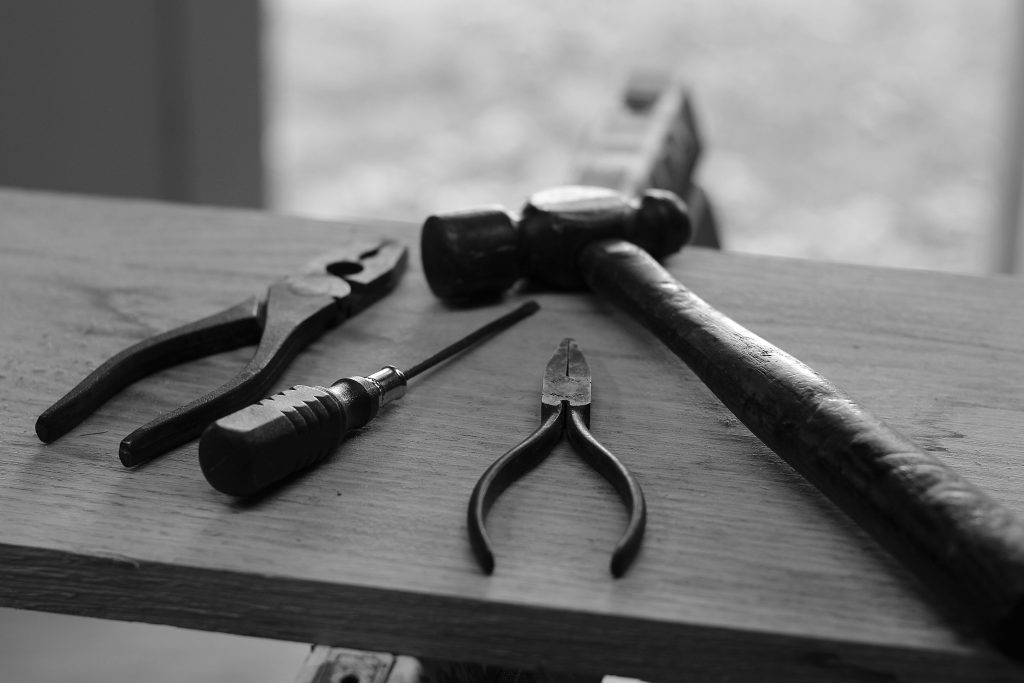 Entretien et maintenance de maisons et propriétés privées. Gardiens d'appartements en Suisse. Genève, Nyon, Morges, Lausanne, Montreux, Verbier, Villars-sur-Ollon, Valais, Gstaad, Chateau d'Oex